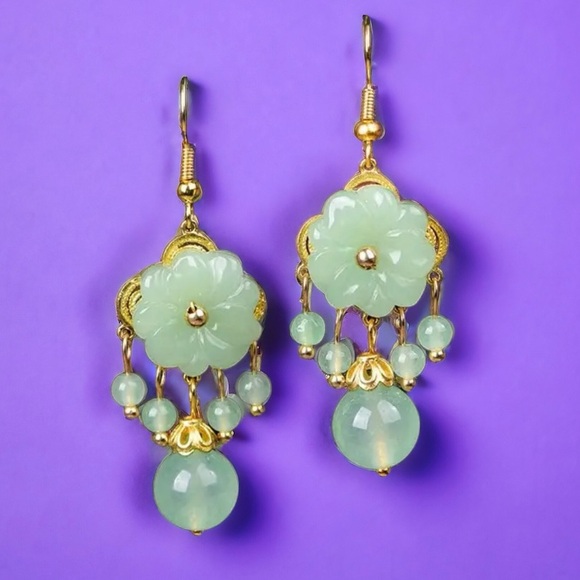 RETRO IMPERIAL STYLE GOLD AND JADE COLORED DROP BEADED EARRINGS - Picture 5 of 5